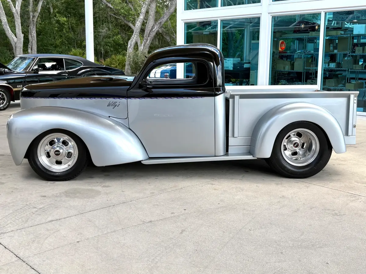 Vehicle photo 10