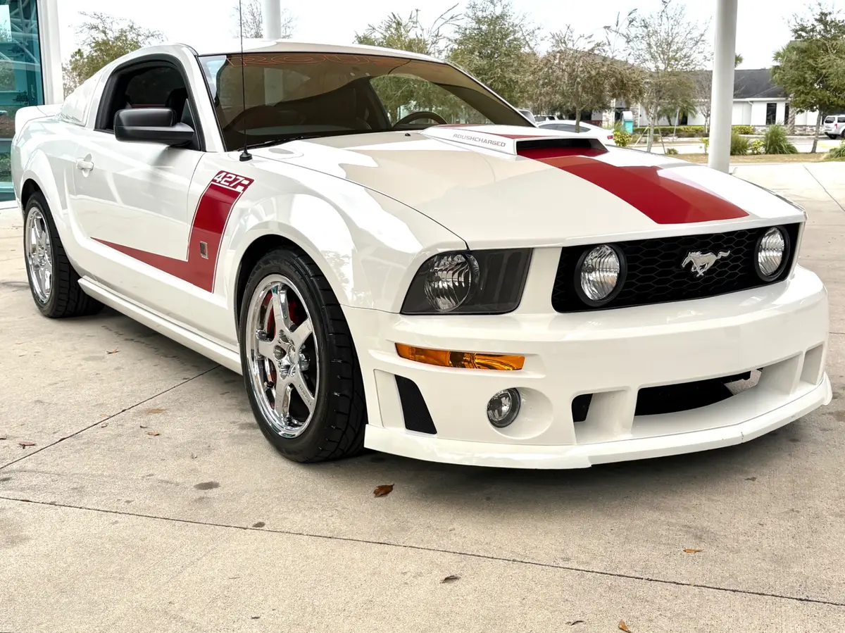 Vehicle photo 4