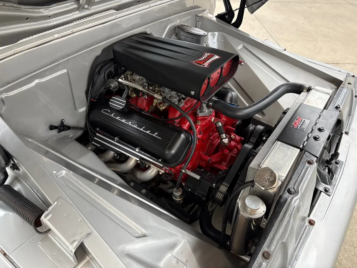 Vehicle photo 24