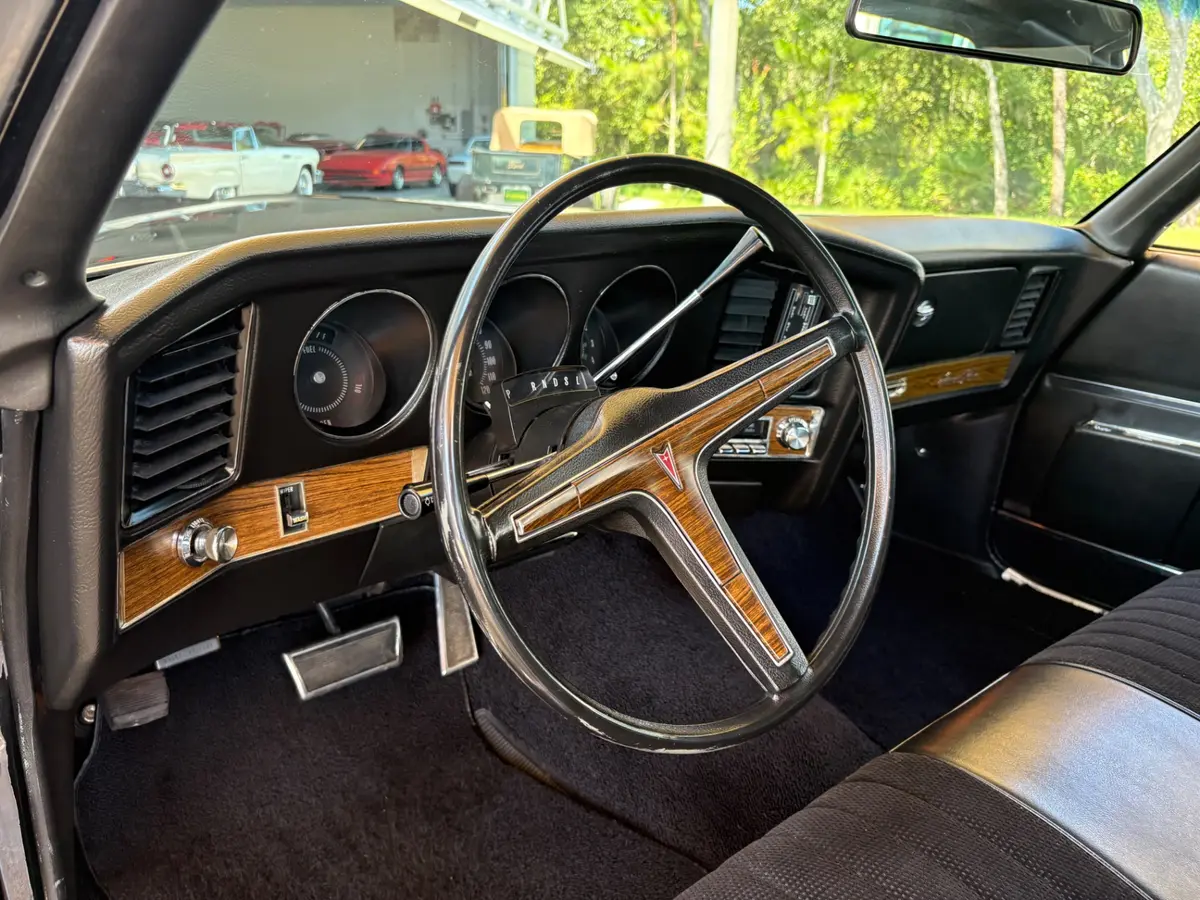 Vehicle photo 35