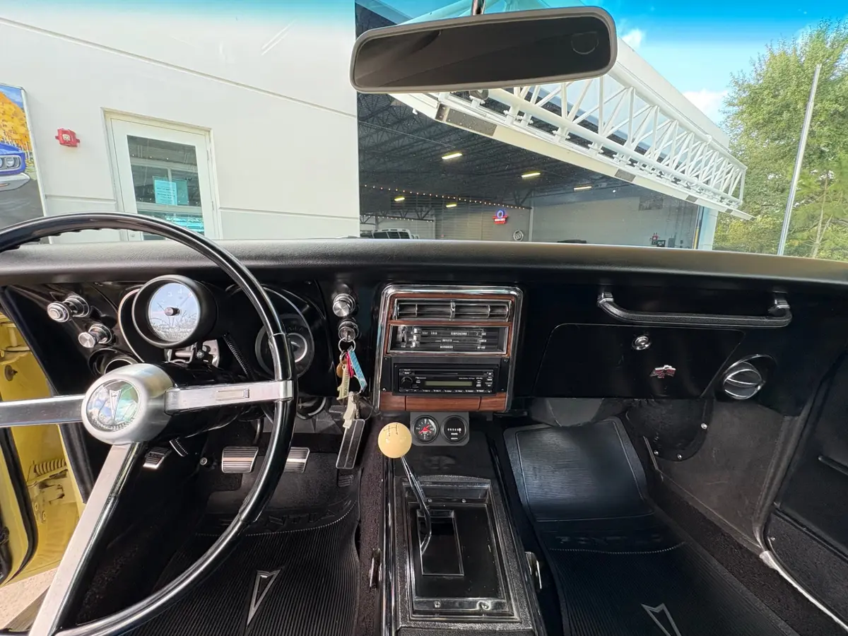 Vehicle photo 36