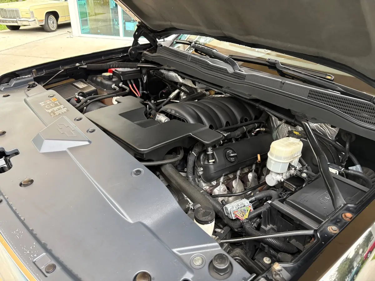 Vehicle photo 28