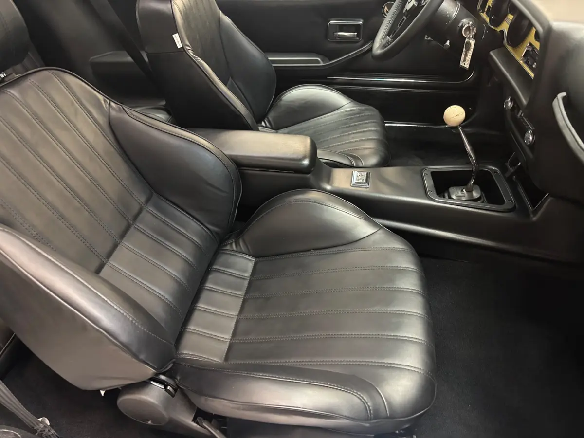 Vehicle photo 24