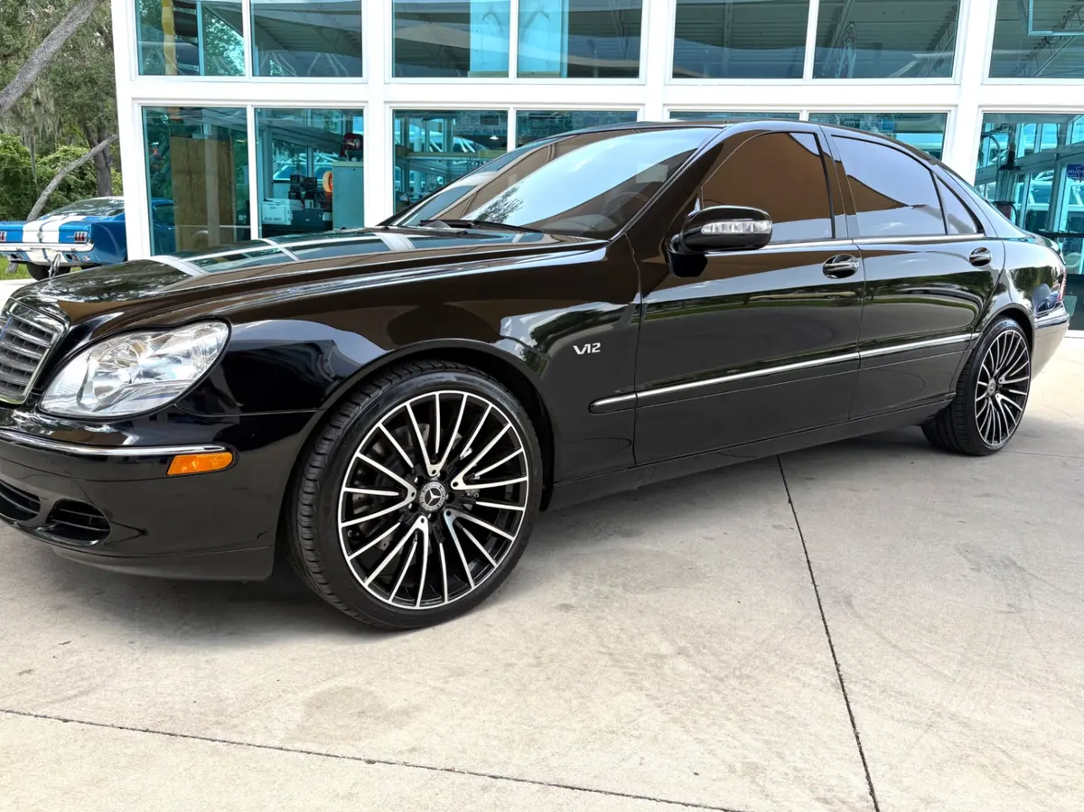 Vehicle photo 12