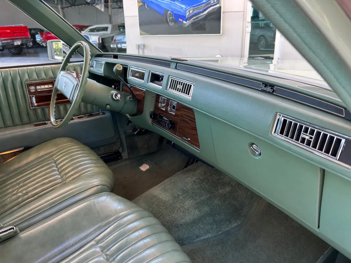 Vehicle photo 37