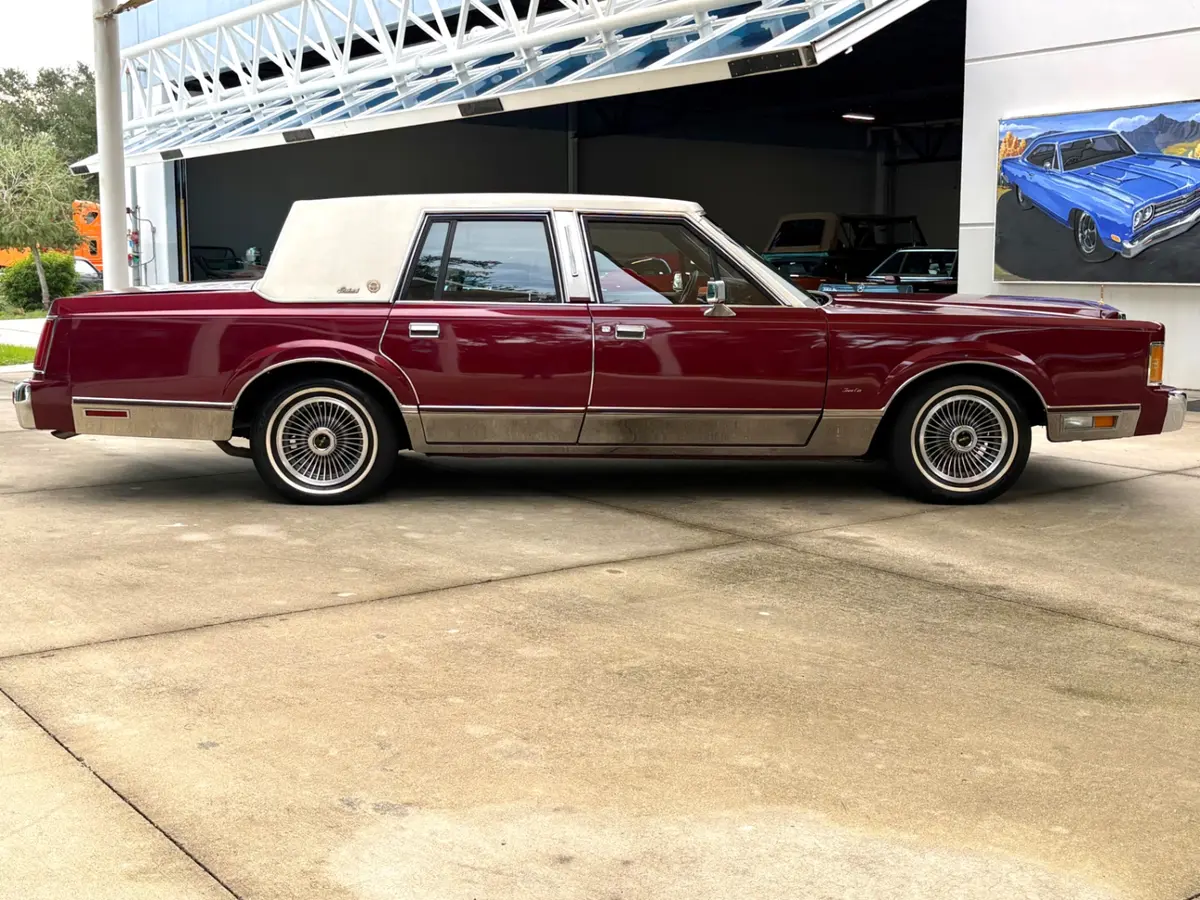 Vehicle photo 5