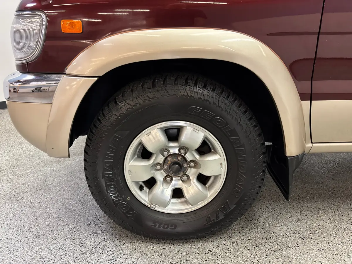 Vehicle photo 11
