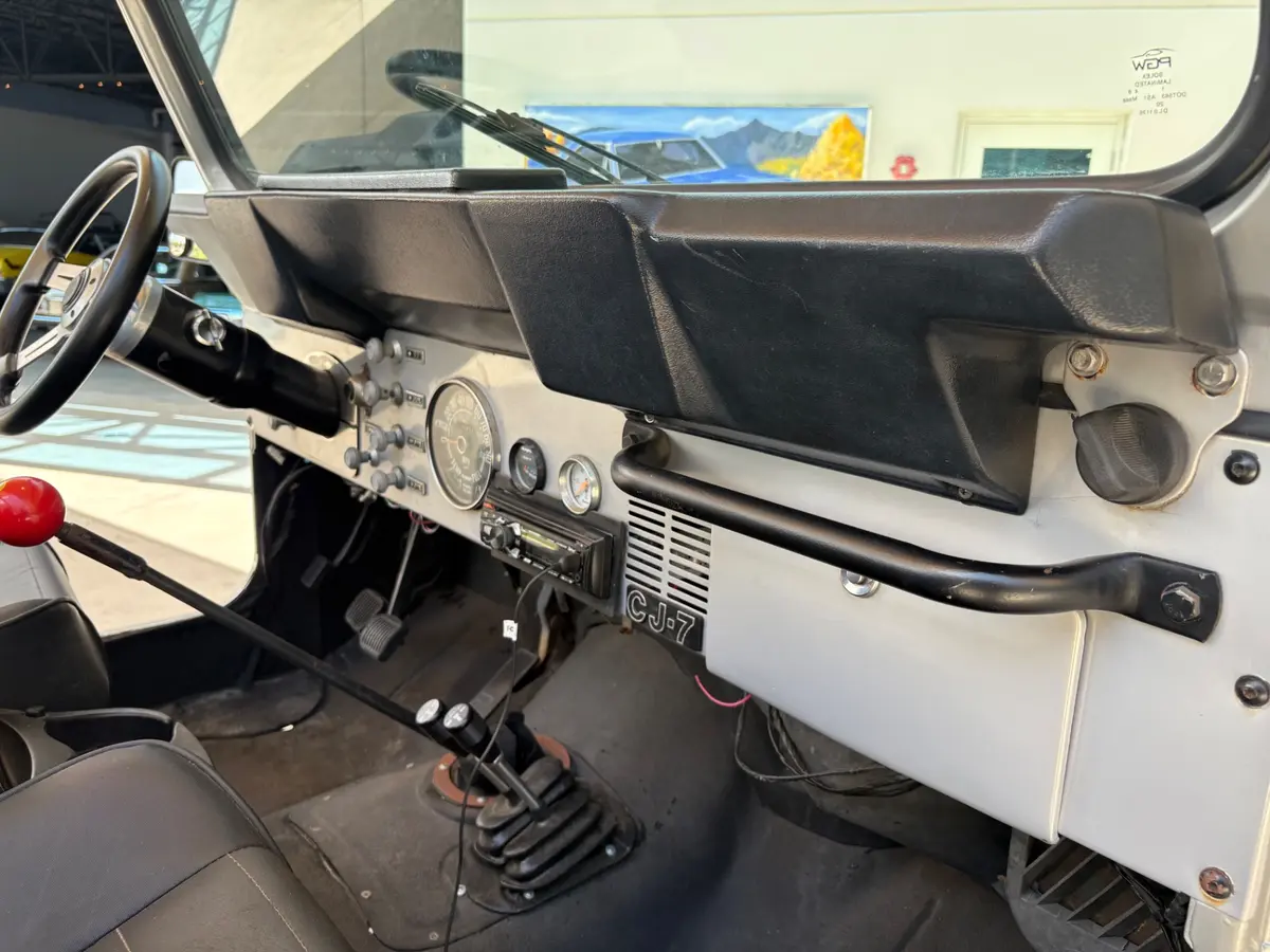 Vehicle photo 36