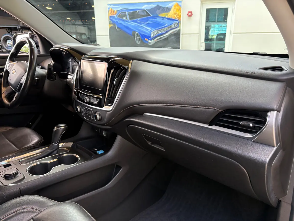 Vehicle photo 44