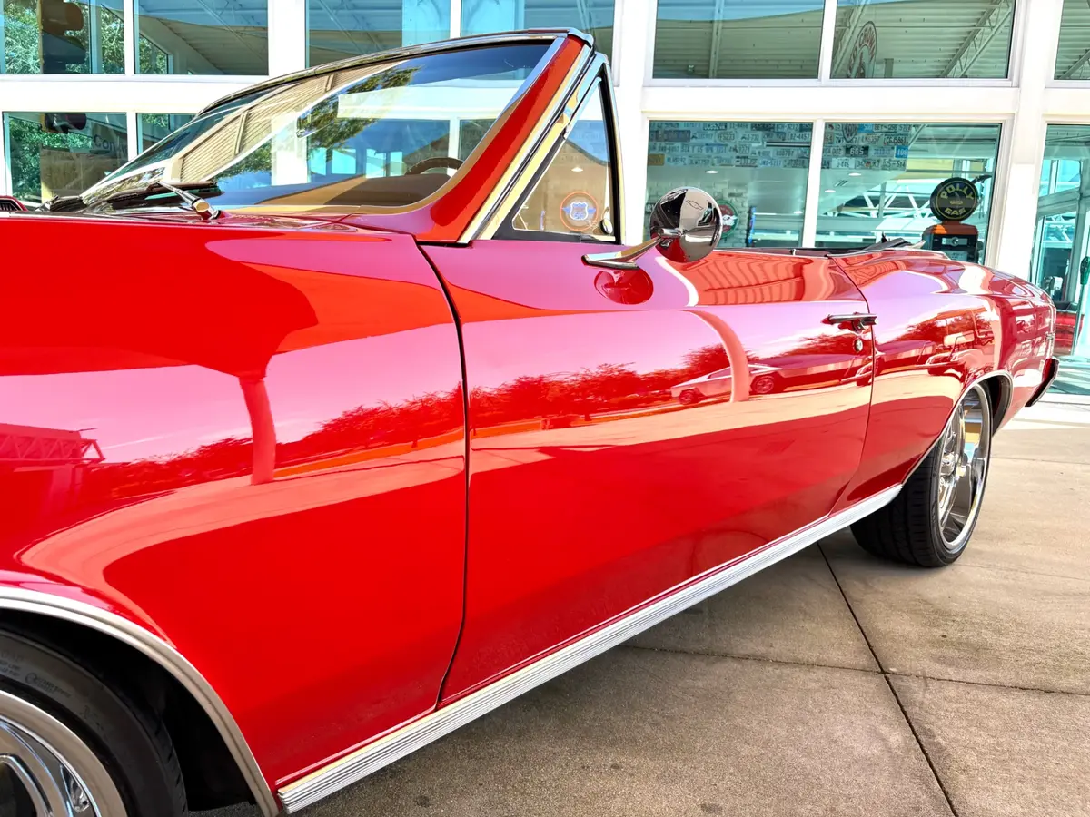 Vehicle photo 12