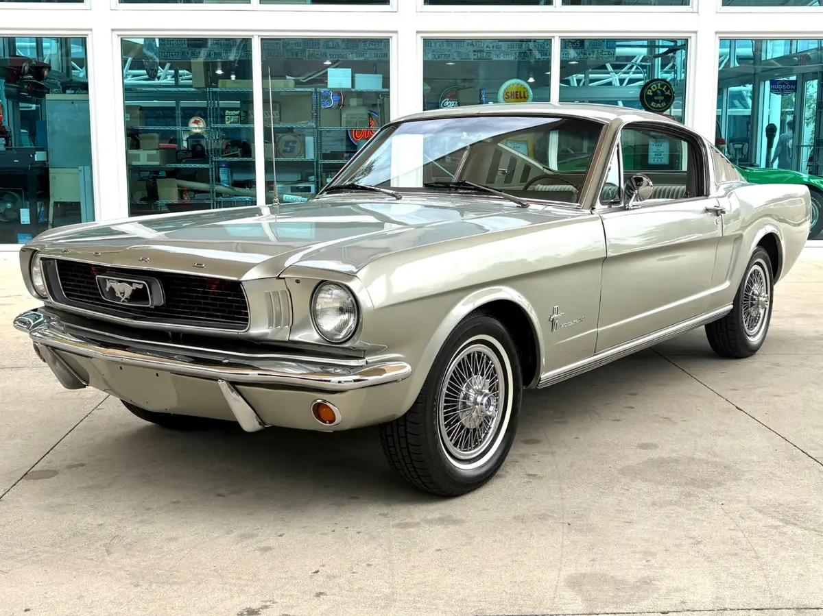 Vehicle photo 1