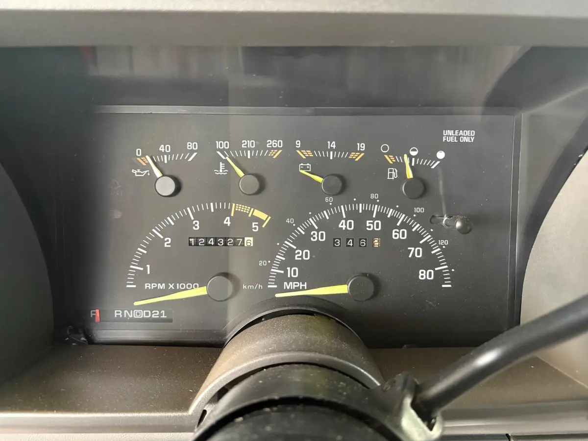 Vehicle photo 34