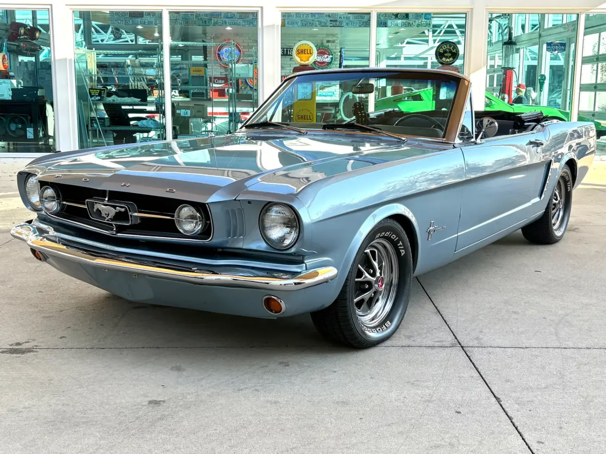 Vehicle photo 12