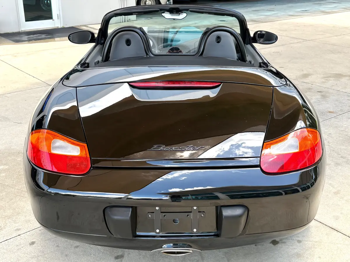 Vehicle photo 8