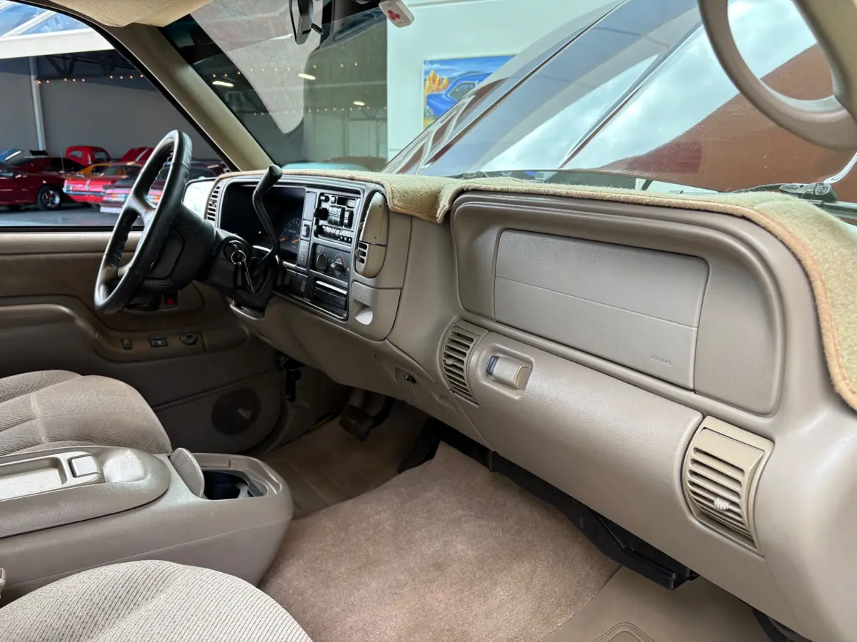 Vehicle photo 38