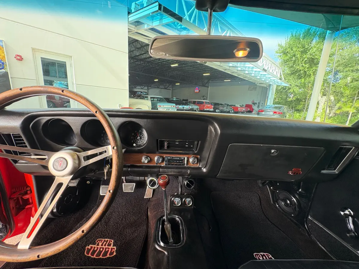 Vehicle photo 41