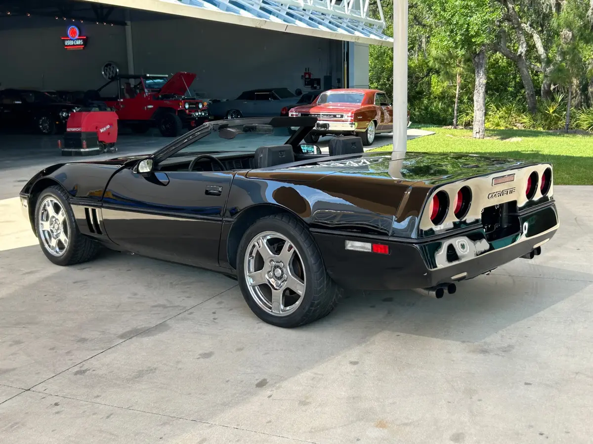 Vehicle photo 8