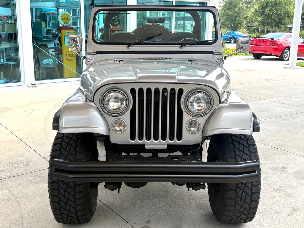 Vehicle photo 3