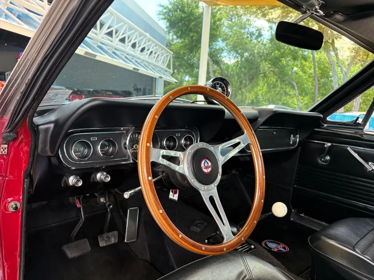Vehicle photo 33