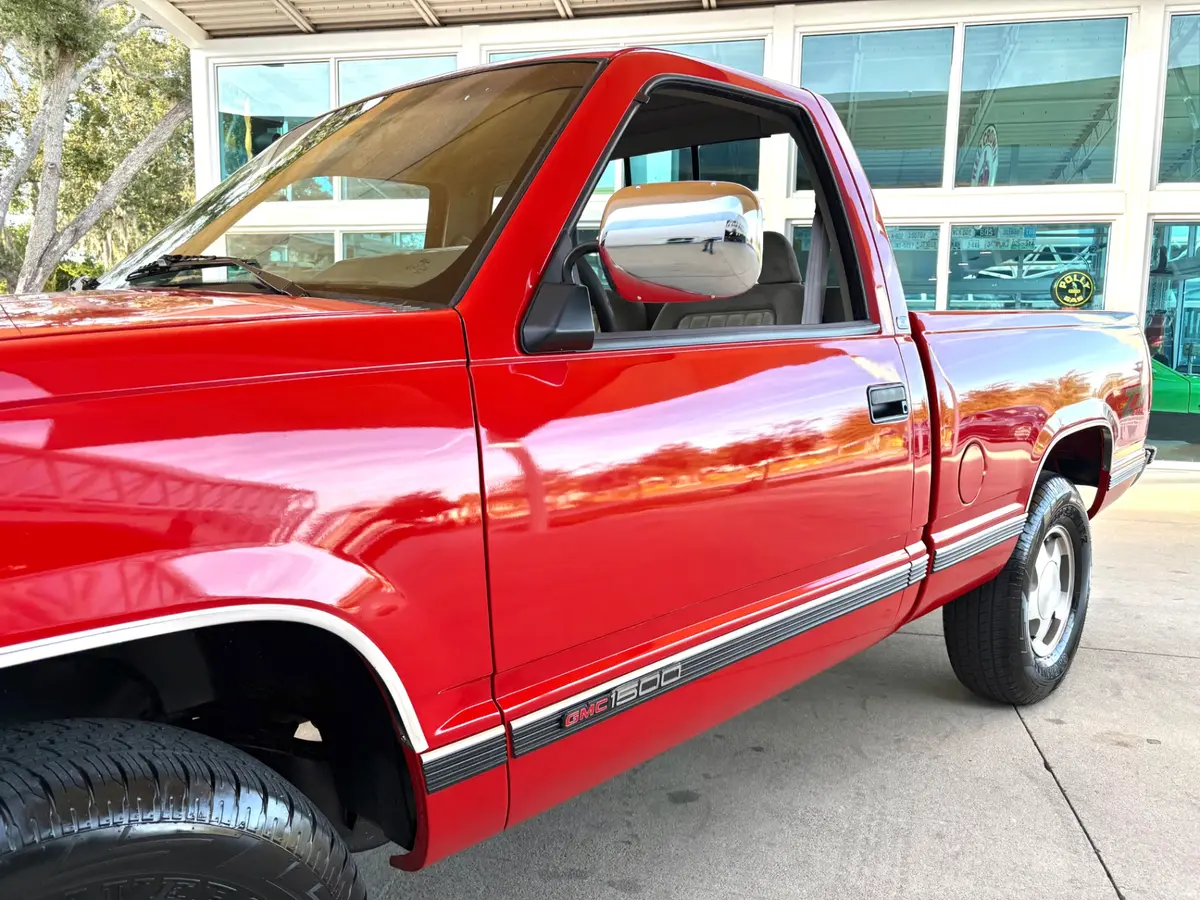 Vehicle photo 12