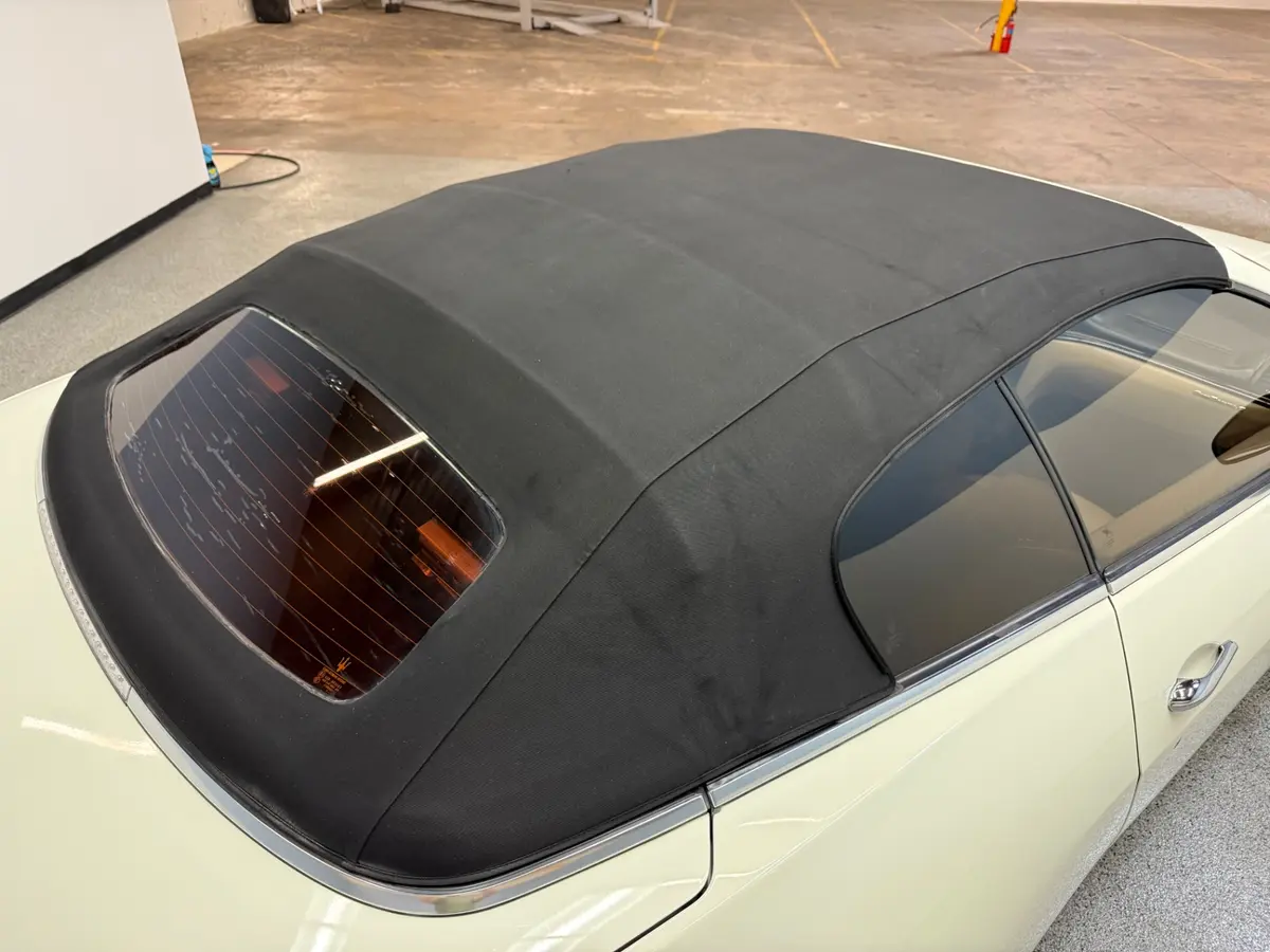 Vehicle photo 14