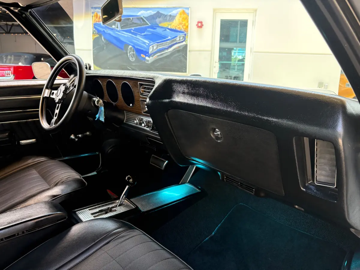 Vehicle photo 42