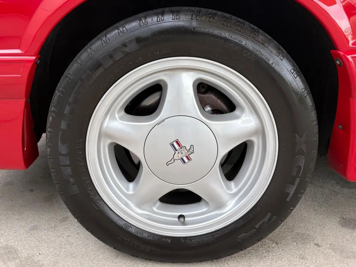 Vehicle photo 27