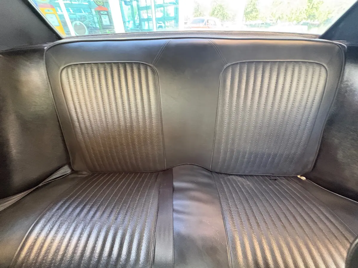 Vehicle photo 32