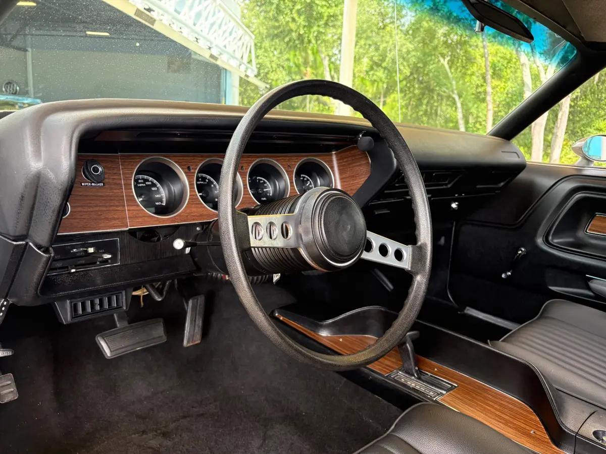 Vehicle photo 37