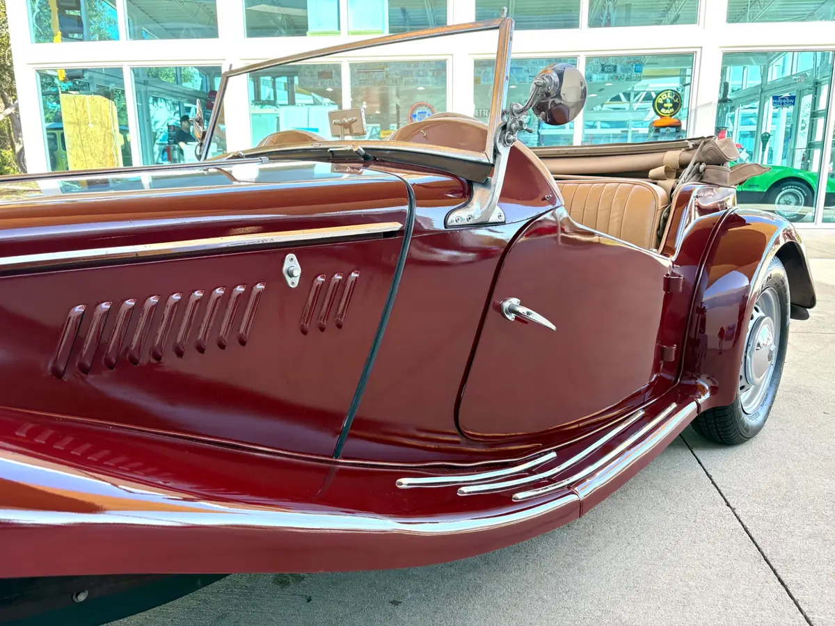 Vehicle photo 13