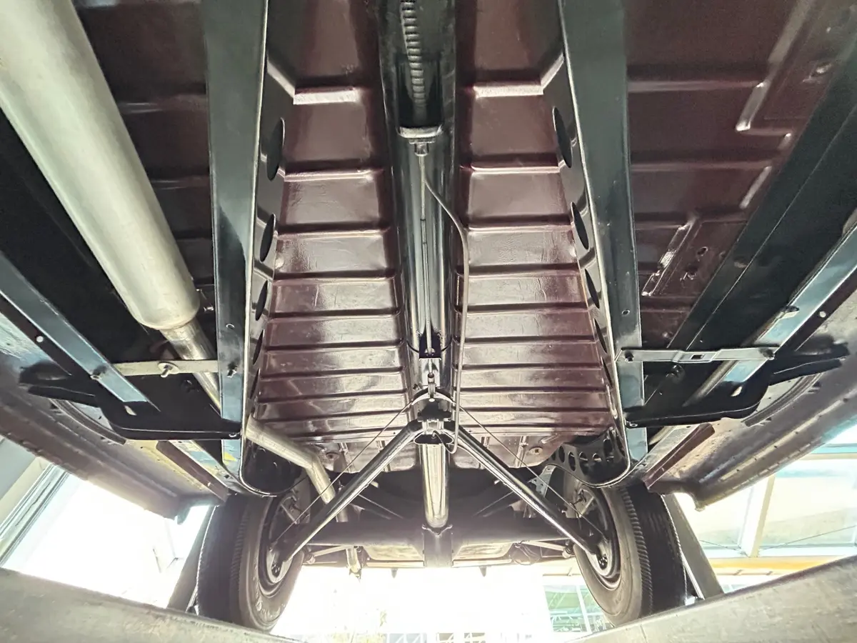 Vehicle photo 56