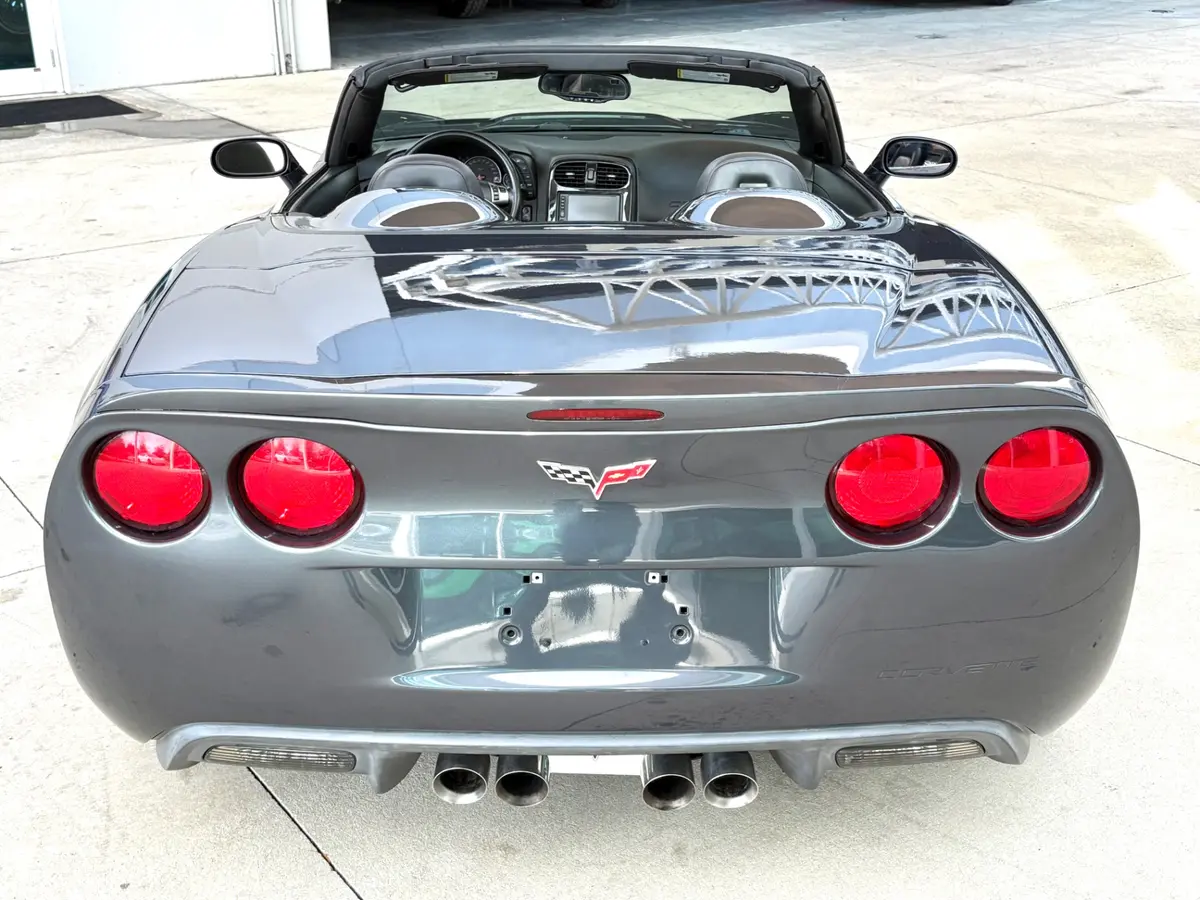 Vehicle photo 8