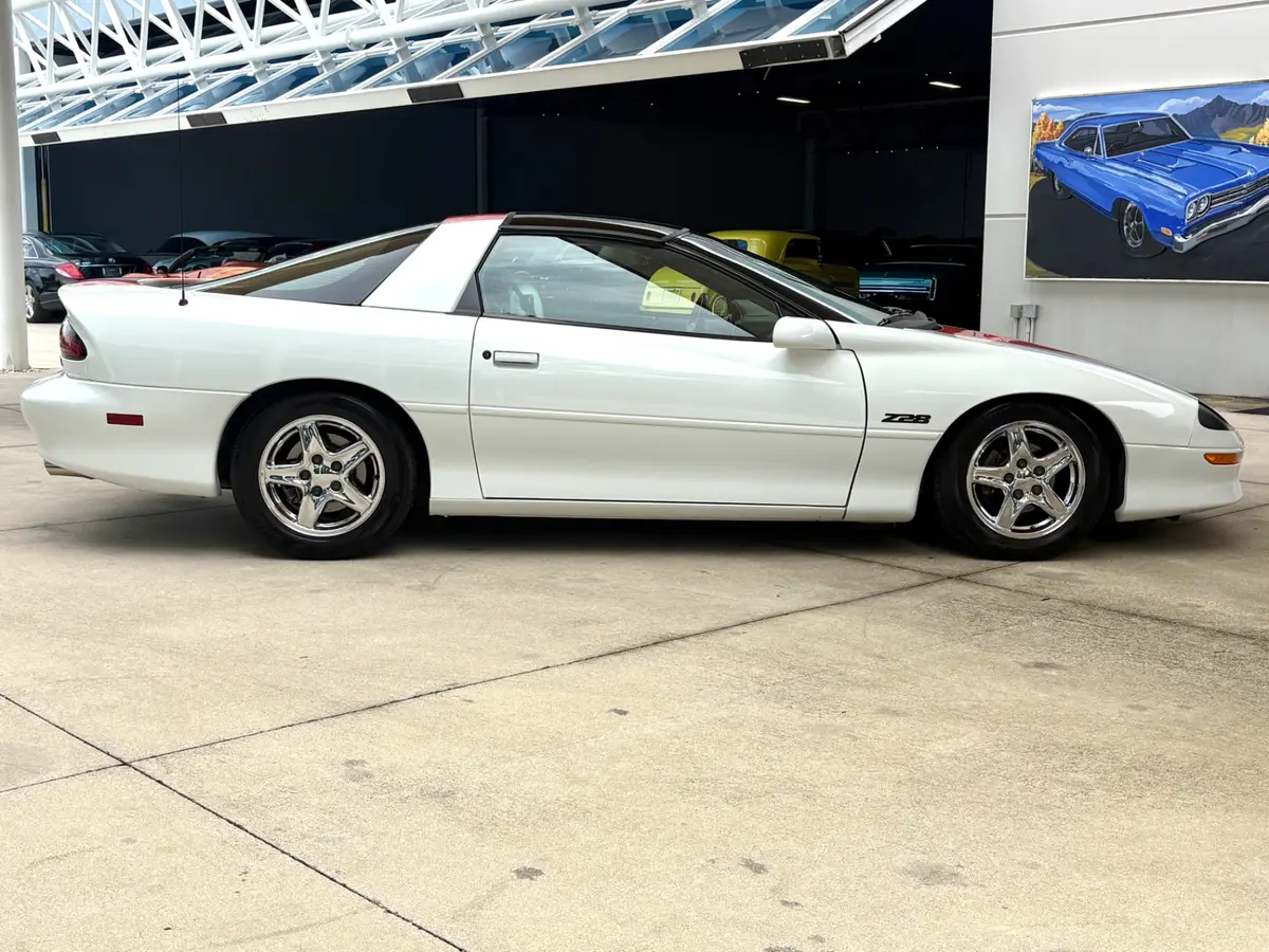Vehicle photo 5