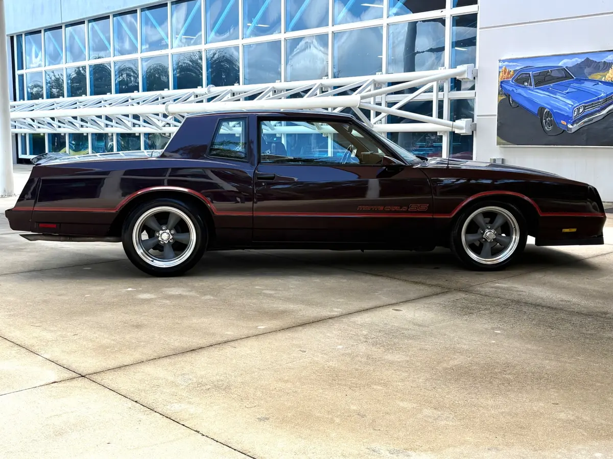 Vehicle photo 5