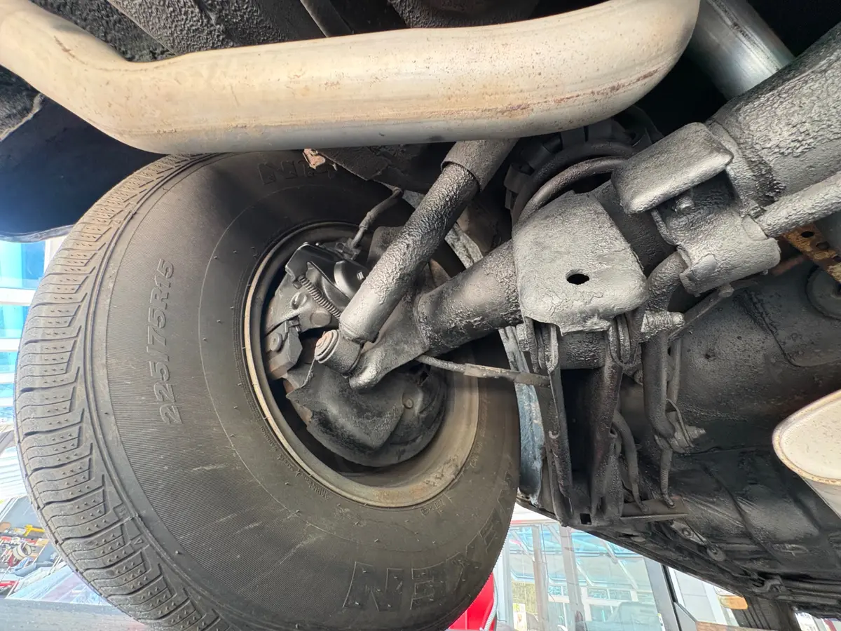 Vehicle photo 46