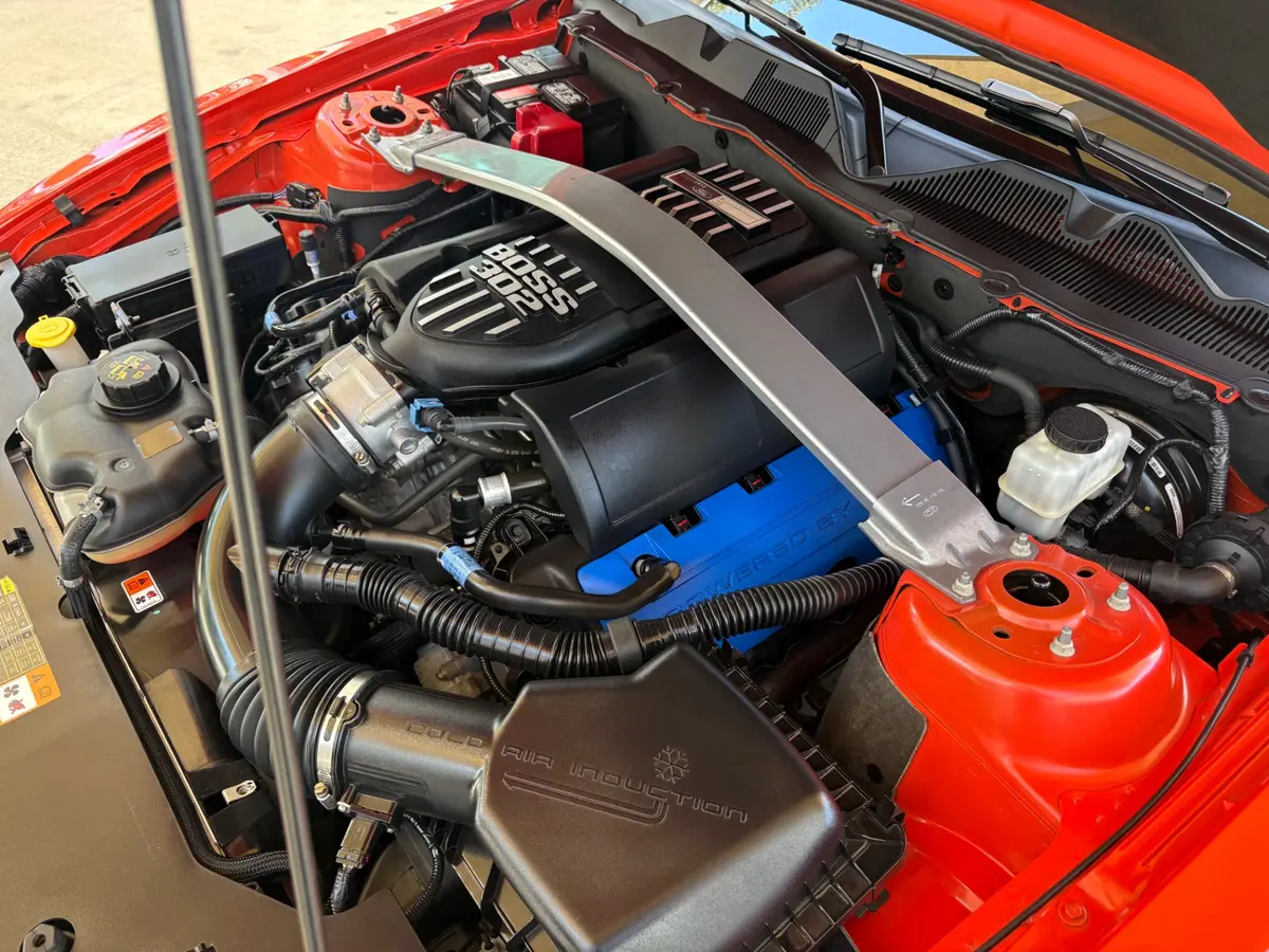 Vehicle photo 29
