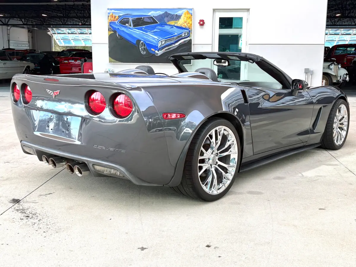 Vehicle photo 6