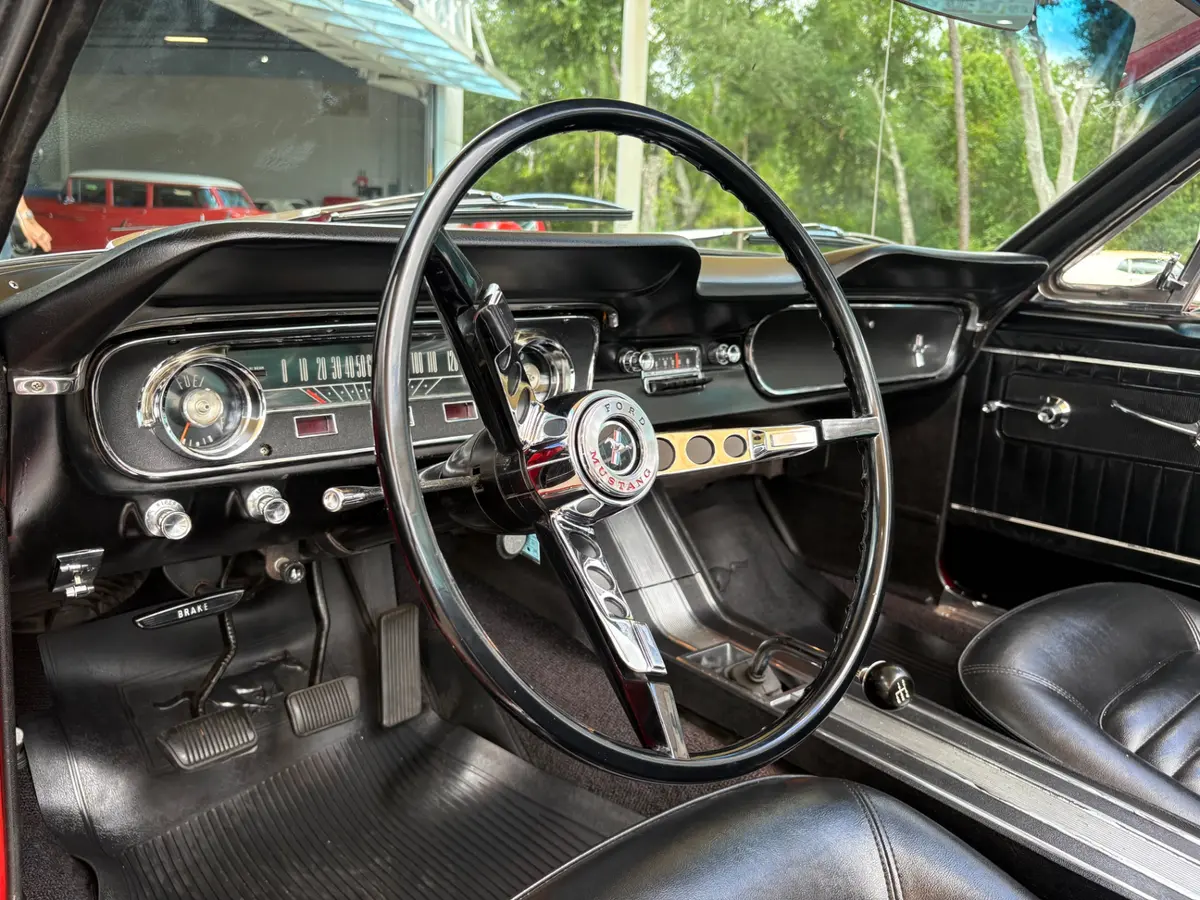 Vehicle photo 34