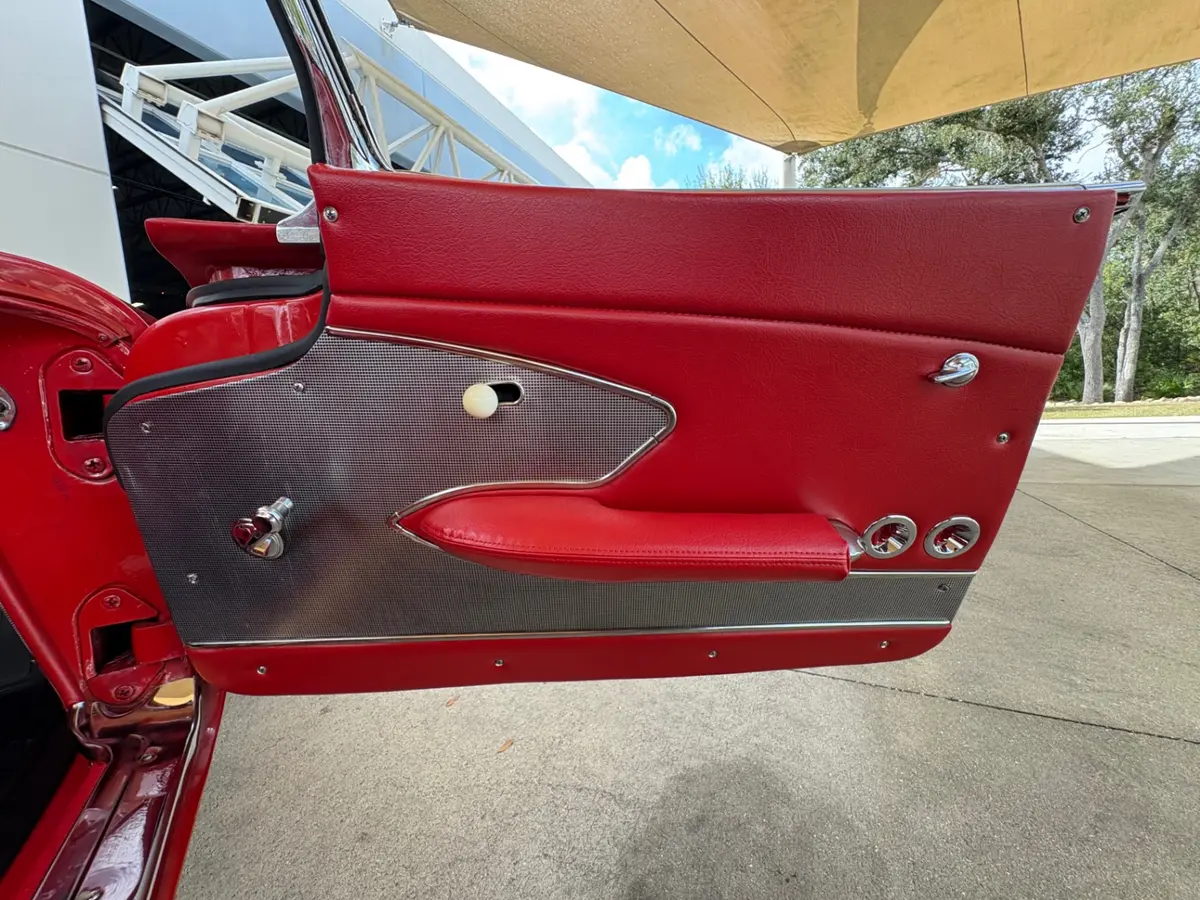 Vehicle photo 42