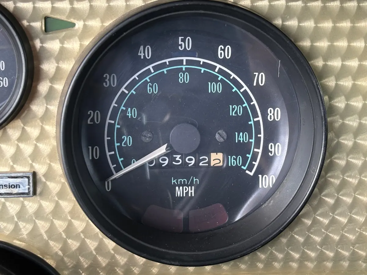Vehicle photo 34