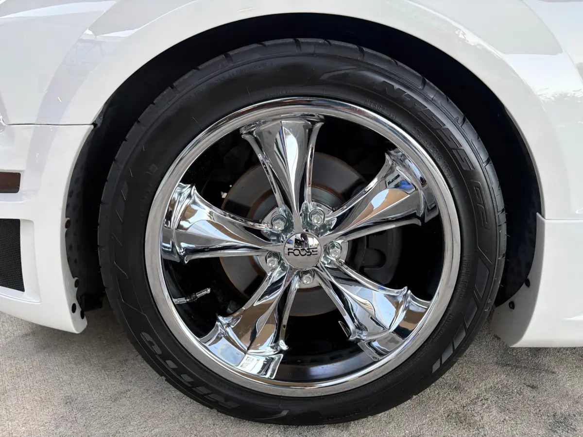 Vehicle photo 21