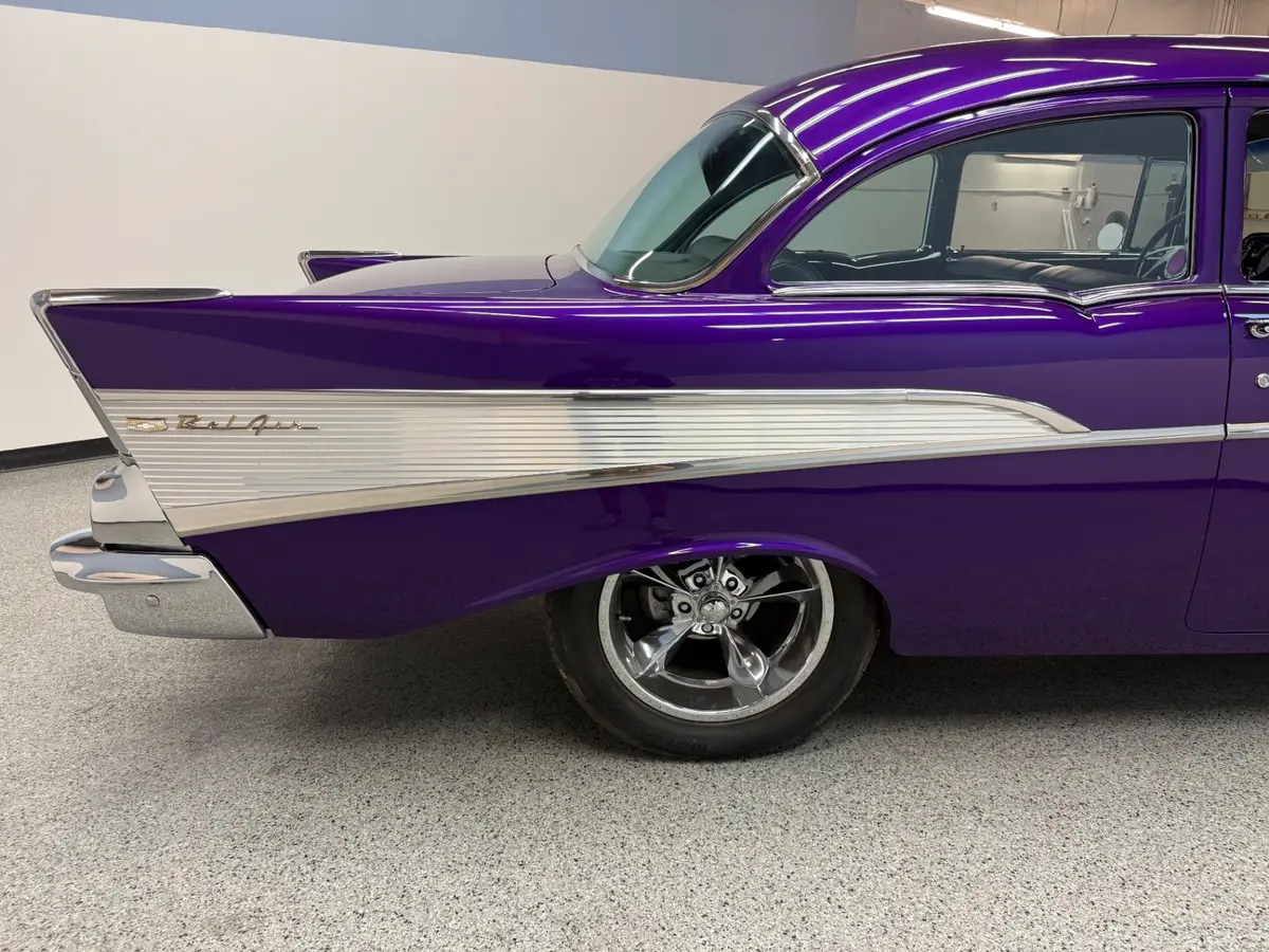 Vehicle photo 21