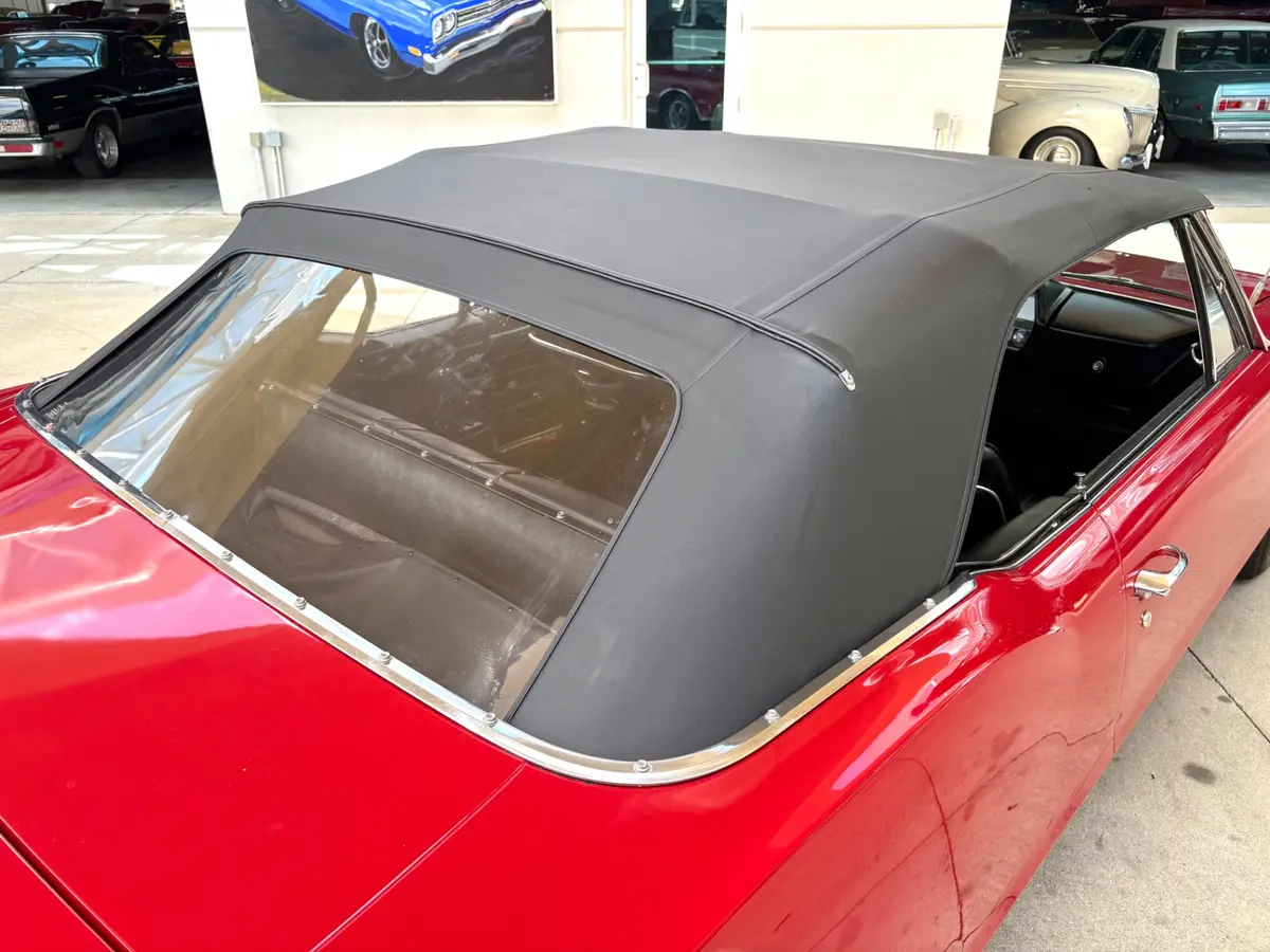 Vehicle photo 25