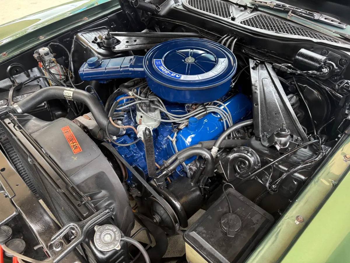 Vehicle photo 32