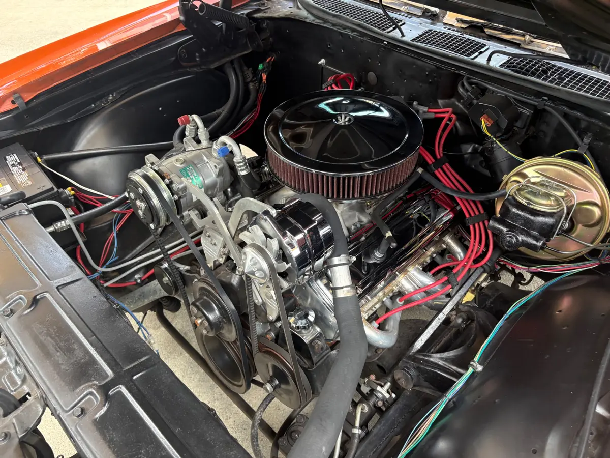 Vehicle photo 29