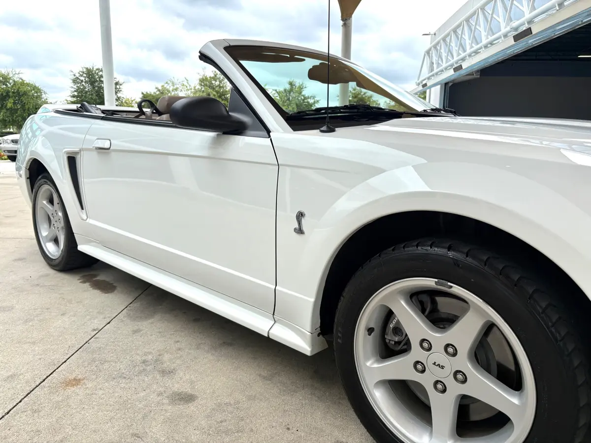 Vehicle photo 18
