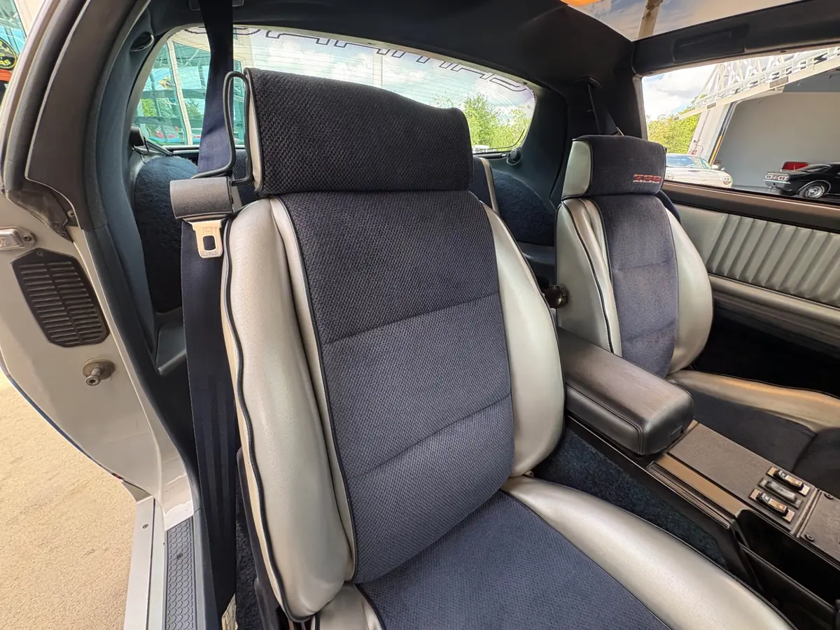 Vehicle photo 45