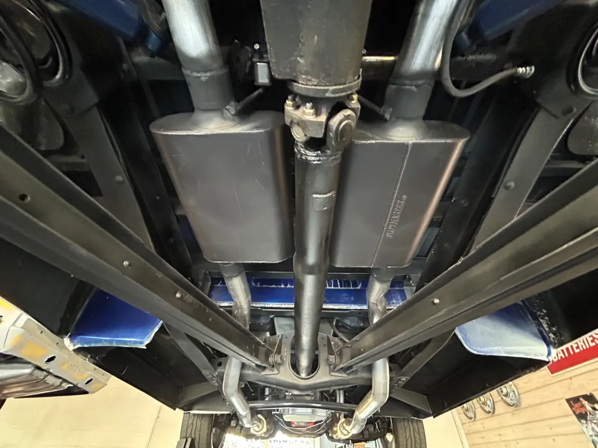 Vehicle photo 46