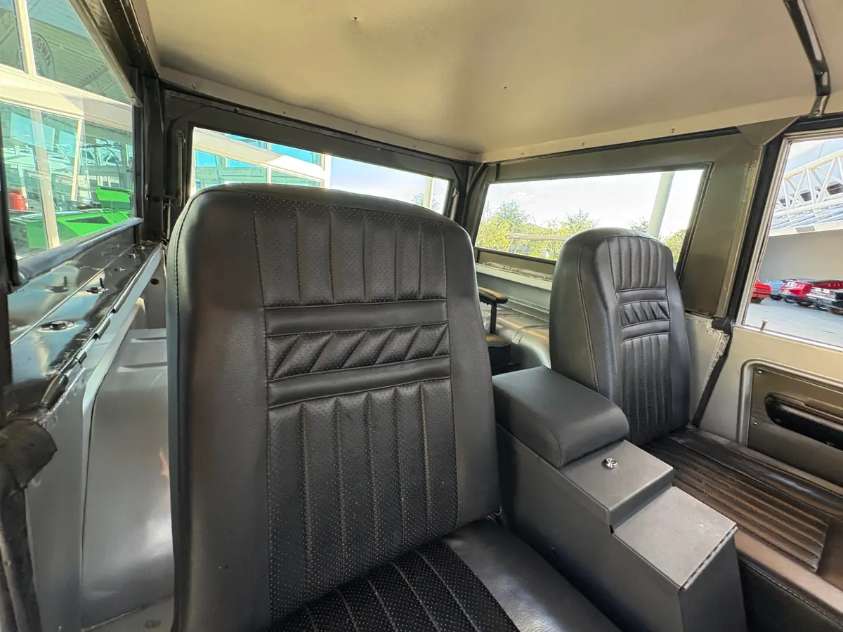 Vehicle photo 39