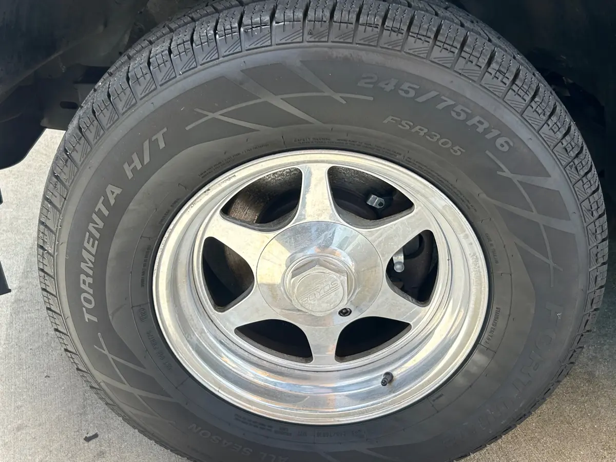 Vehicle photo 10